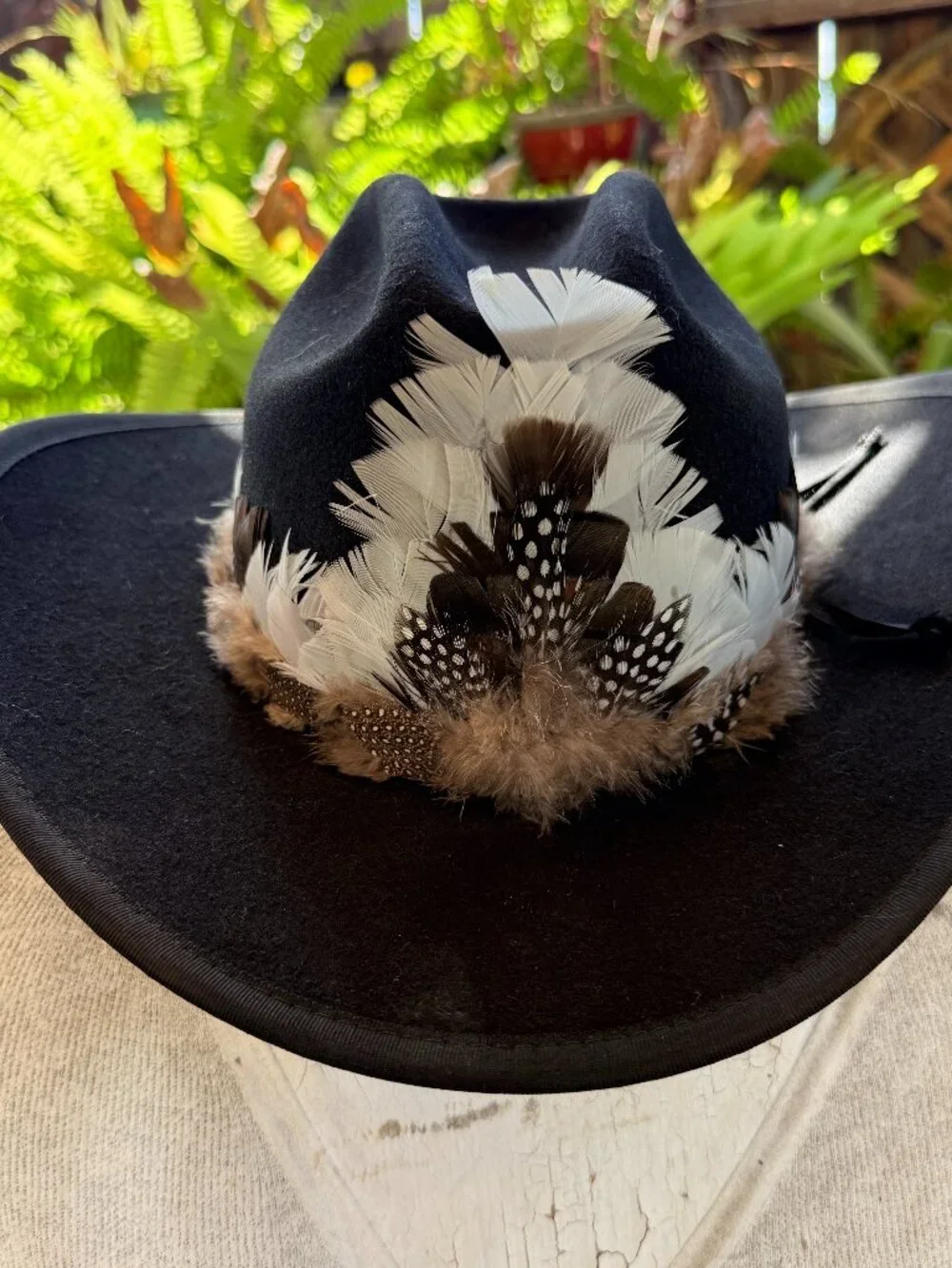 C. 1970s Smithbult Black Wool Cowboy Western Hat Feather Band 7 1/4
